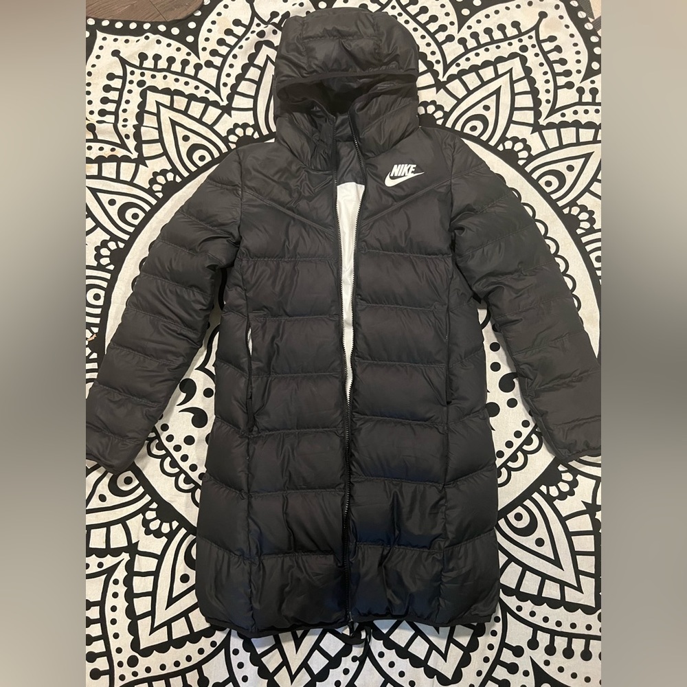 Nike Windrunner hooded puffer jacket — reversible